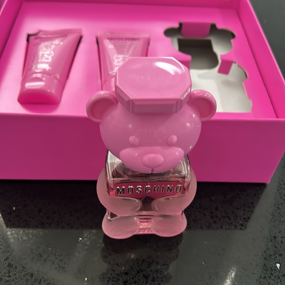 Moschino Bubble Gum Perfume - Picture 3 of 8
